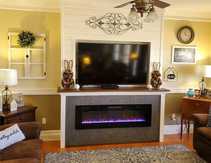 A living room with a fireplace

Description automatically generated with medium confidence