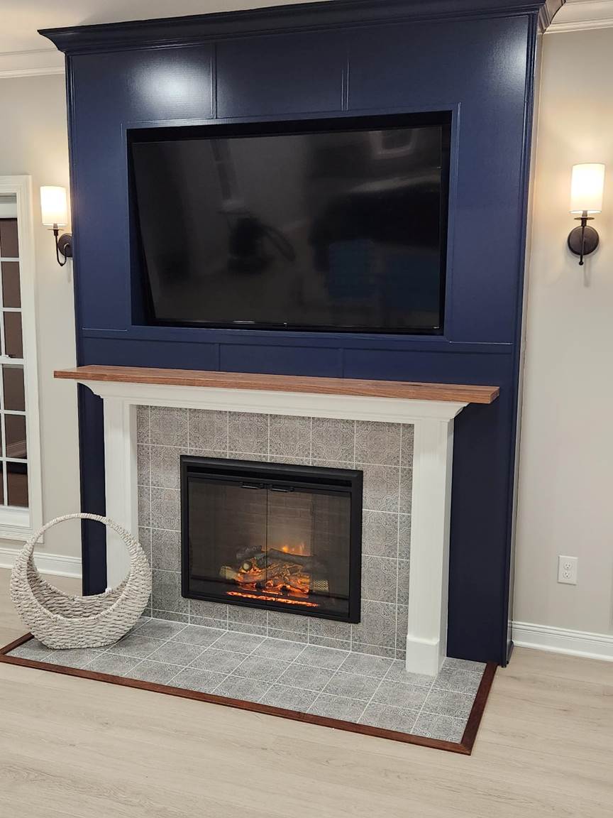 A fireplace with a flat screen tv

Description automatically generated