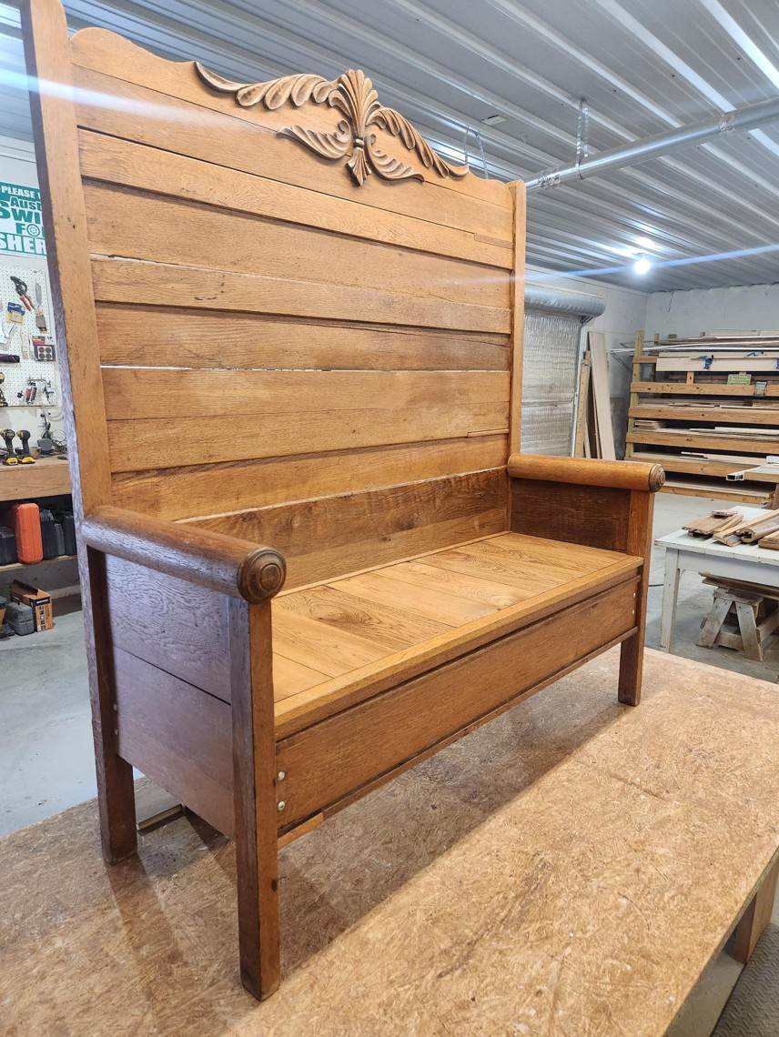 A wood bench in a room

AI-generated content may be incorrect.